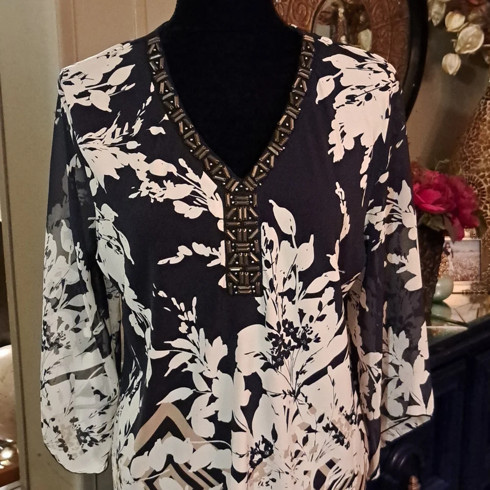 JM Collection blouse. - Picture 2 of 7